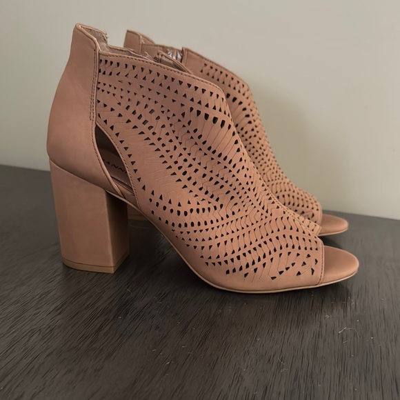 Gianni Bini Women's Toniya Laser-Cut Suede Block 3" Heel Booties Size 8 NWOT - Picture 9 of 9